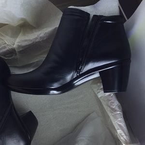 naturalizer elisabeth bootie